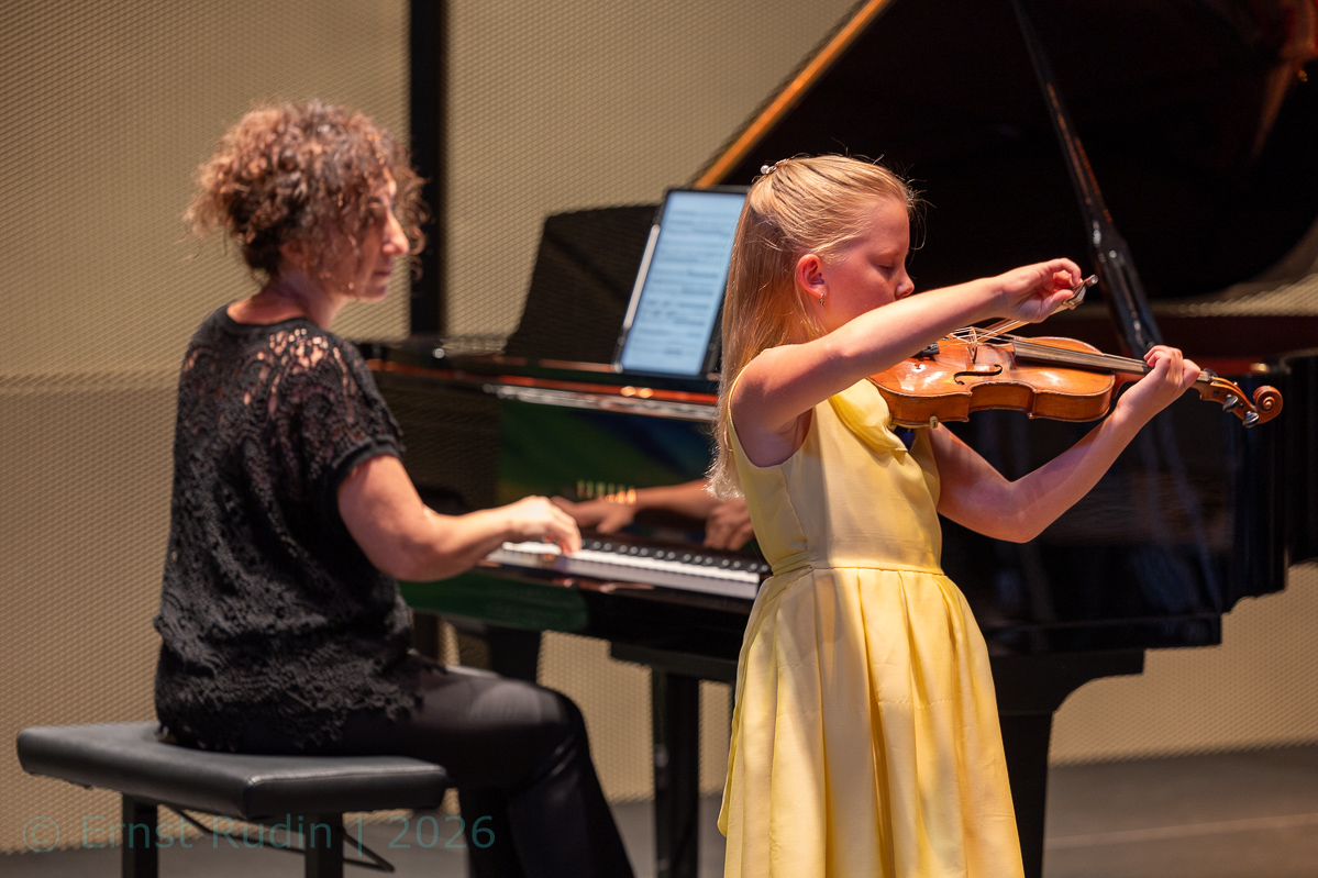 Zlata Eismann plays Vivaldi