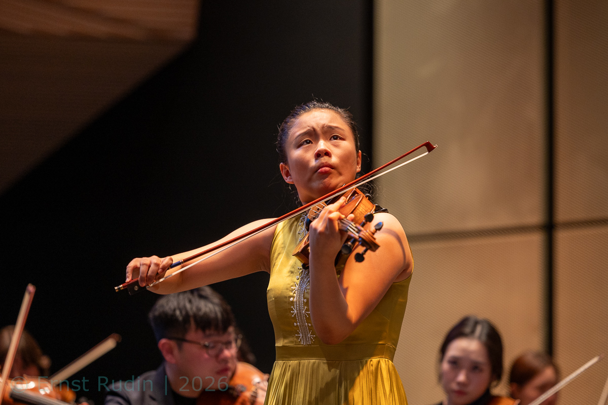 Muzi Lin plays Pablo de Sarasate