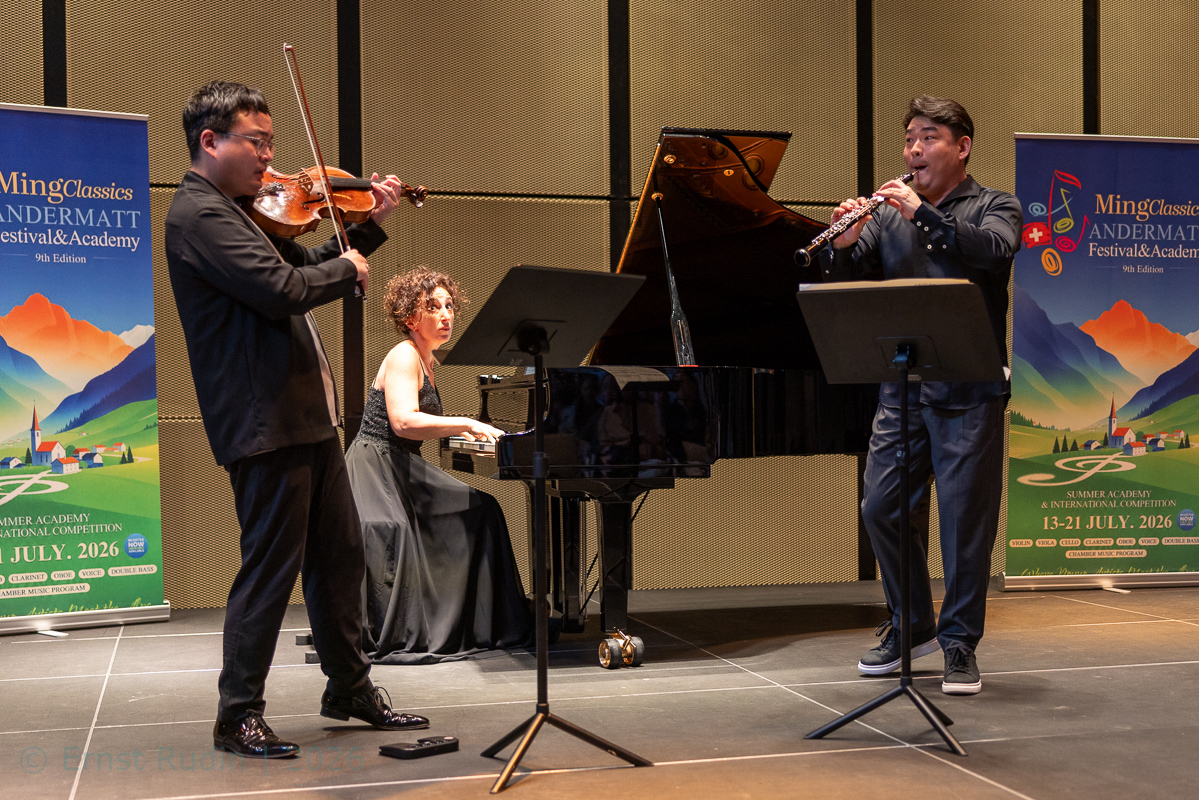 Cui Xiaozhen, Mei Diyang and Kristine Sutidze play August Klughardt