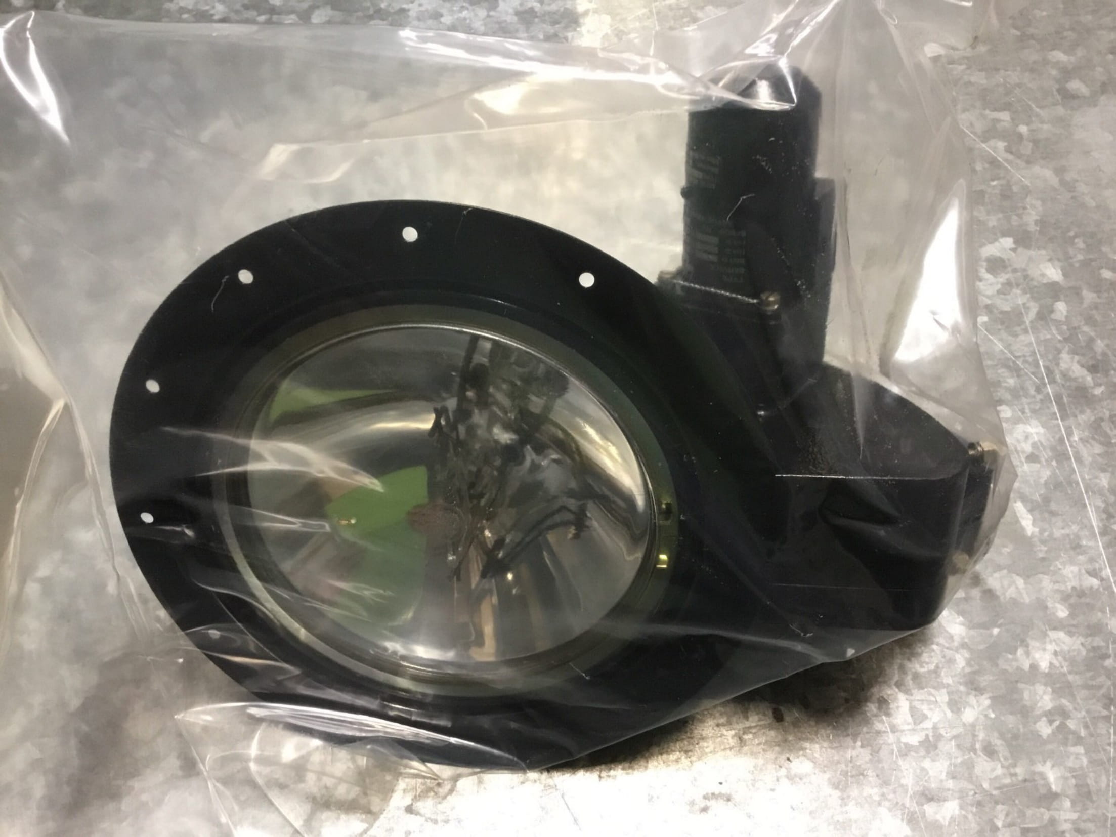417107-2 - LIGHT ASSY LANDING 450W - Condition NS