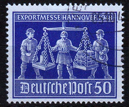 Gemeinschaftsausgaben MiNr. 970 II O Farbfl. re. Stiefelschaft d. mittl. Mannes
