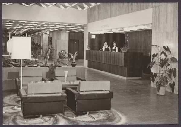 Neubrandenburg Hotel Vier Tore Hotelhalle Briefmarken Holsten