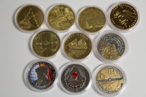 10 x 10 Euro Münzen, Partie vergoldet oder mit Farbapplikationen