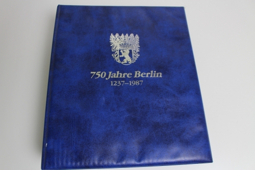 Motivsammlung 750 Jahre Berlin in 2 blauen Alben