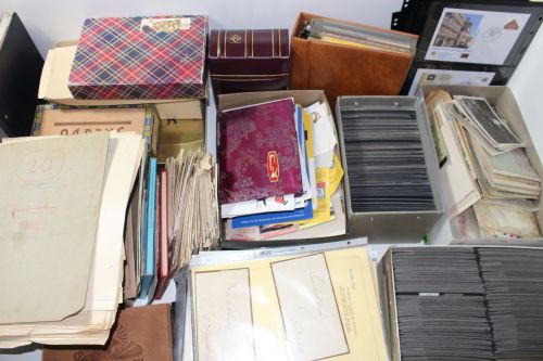 Briefmarken-Posten in 2 Umzugskartons, insgesamt 47 KG!!!
