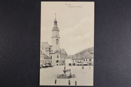 Bilin/Sudeten, Marktplatz mit Rathaus