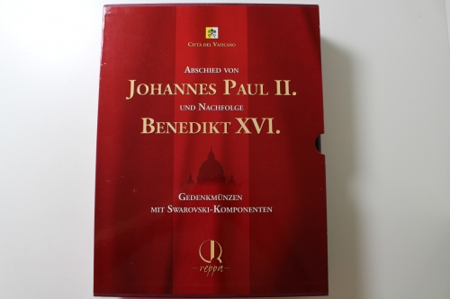 Holzkassette "Abschied Johannes Paul II / Benedikt XVI