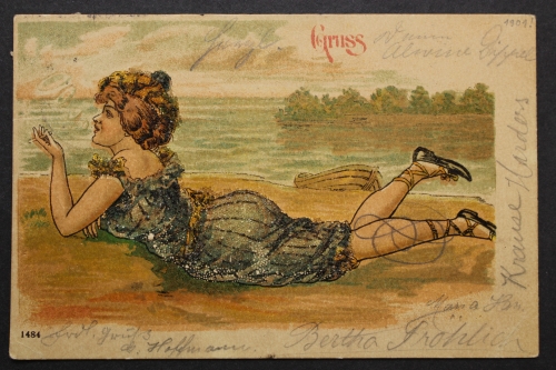 Rauchende Frau am Strand, Bademoden