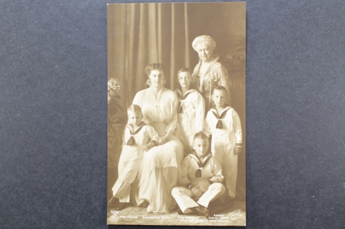 Kronprinzessin Cecilie mit ihren Söhnen, Kaiserin Auguste Viktoria