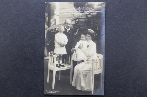 Großherzog Friedrich und Großherzogin Alexandra mit Söhnen