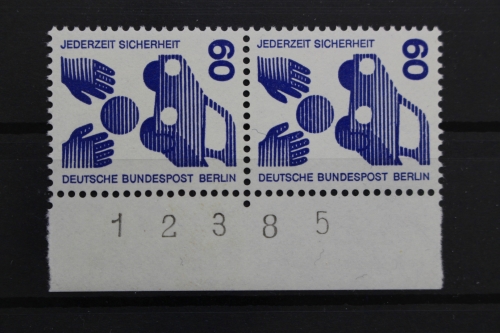Berlin, MiNr. 409 A, senkrechtes Paar, Rand mit BZN, postfrisch