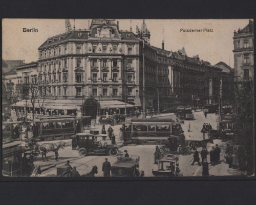 Berlin - Potsdamerplatz mit Autos, Straßenbahnen usw.