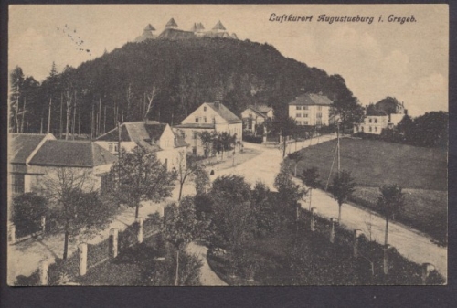 Augustusburg i. Erzgeb., Luftkurort, Strassenansicht und Blick zur Burg