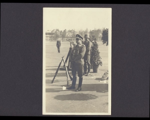 Wehrmachtsoffizier u. Soldat bei der Rast, Fotoansichtskarte