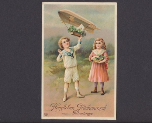 Kinder verschicken Geburtstagsgrüsse