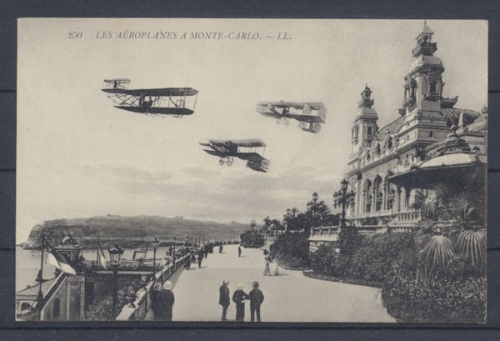 Doppeldecker Flugzeuge über Monte Carlo