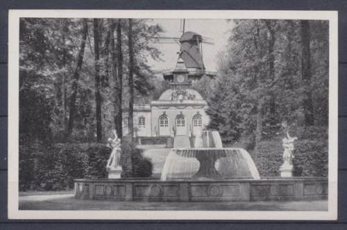 Potsdam, Sanssouci, Glockenfontäne mit historische Mühle