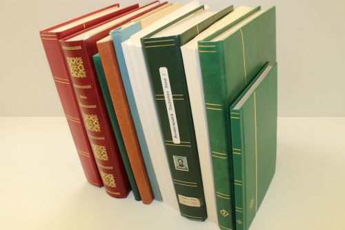 Briefmarken-Posten mit einem Gewicht von fast 13 KG