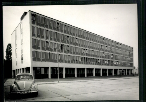 Winsen/Luhe, VW Käfer vor Kreishaus