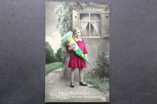 Viel Glück zum ersten Schulgang,Mädchen mit Zuckertüte