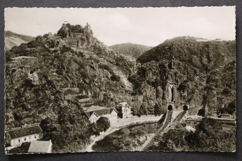 Altenahr, Blick auf Tunnel und Burgruine Are
