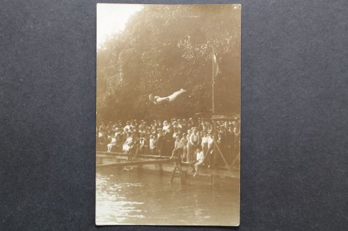 Sportler, Sprung ins Wasser, Besuchergruppe
