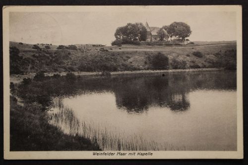 Daun, Weinfelder Maar mit Kapelle