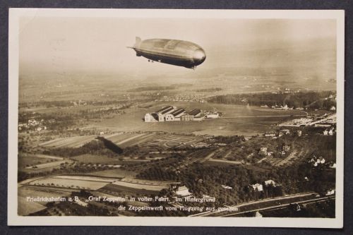 Friedrichhafen, LZ 127 Graf Zeppelin in voller Fahrt, Zeppelinwerft