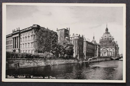 Berlin - Schloß - Wasserseite mit Dom