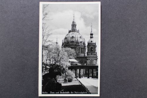 Berlin - Schloß und Säulenhalle der Nationalgallerie