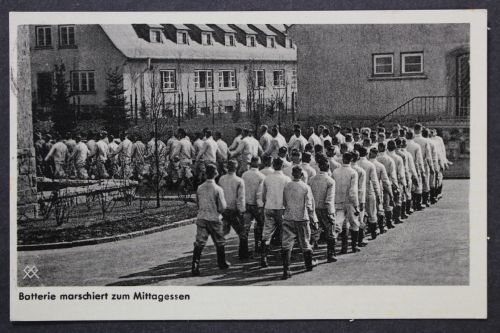 Wehrmacht-Bilderserie, Batterie marschiert zum Mittagessen