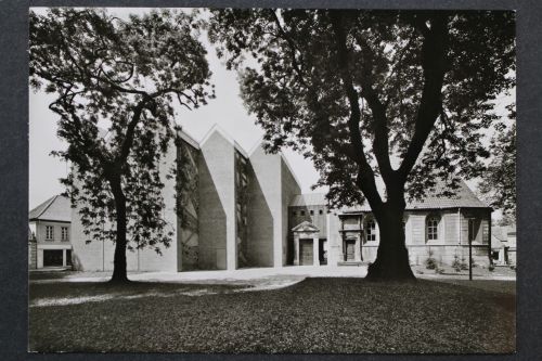Jever, Stadtkirche, erbaut 1962/64, Architekt Prof. D. Oesterlen