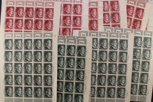 Deutsches Reich, gestempelter großer Bestand, viele Bögen, alles 1940er Jahre