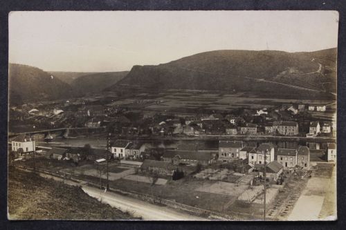 Breslau, Oder mit Brücke, Blick auf Wohnhäuser und Fluss