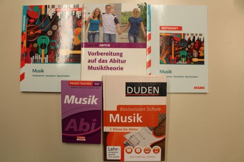 Schulbücher Oberstufe / Abitur. Thema: Musik, 5 Ausgaben