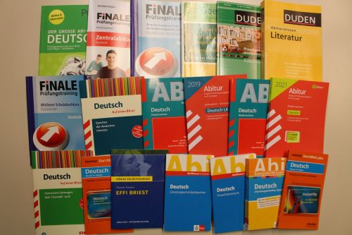 Schulbücher Oberstufe / Abitur. Thema: Deutsch, 19 Ausgaben