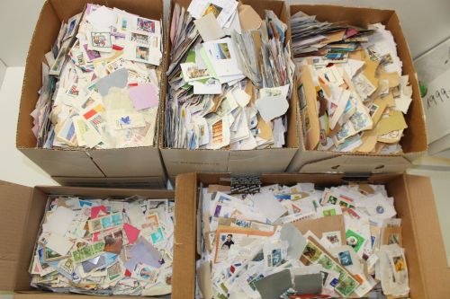 Kiloware, ca. 14 KG ausgeschnittene Briefmarken aus aller Welt!!