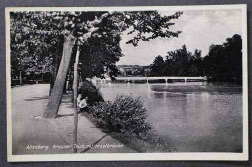 Altenburg, grosser Teich mit Inselbrücke