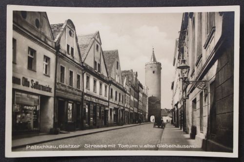 Patschkau/Schlesien, Glatzer Strasse mit Torturm u. alten Giebelhäusern
