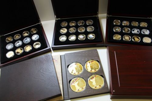 Medaillen-Posten mit 5 Kassetten und 1 Klappalbum