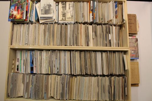 Großer Karton voller Ansichtskarten, alles Motive und Ausland