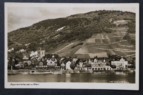 Assmannshausen / Rüdesheim, am Rhein, Blick zum Ort, Kirche