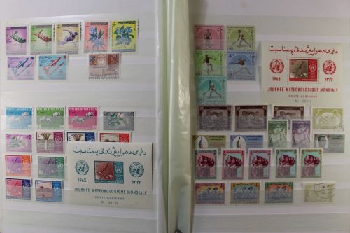 Südasien, große Sammlung in 3 Einsteckalben