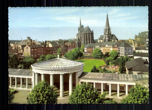 Aachen, Elisenbrunnen mit Blick auf den Dom