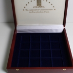 Holzkassette für "Die vergoldeten Gedenkmünzen der EU", Platz für 16 Münzen