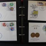 DDR, Ersttagsbriefe, Belege und Ganzsachen in 4 Alben