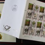 DDR, Ersttagsbriefe, Belege und Ganzsachen in 4 Alben