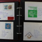 DDR, Ersttagsbriefe, Belege und Ganzsachen in 4 Alben