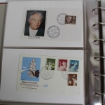 Briefmarken-Album mit Belegen, Blockausgaben, FDC usw.