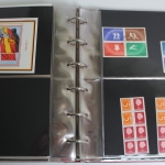 Briefmarken-Album mit Belegen, Blockausgaben, FDC usw.
